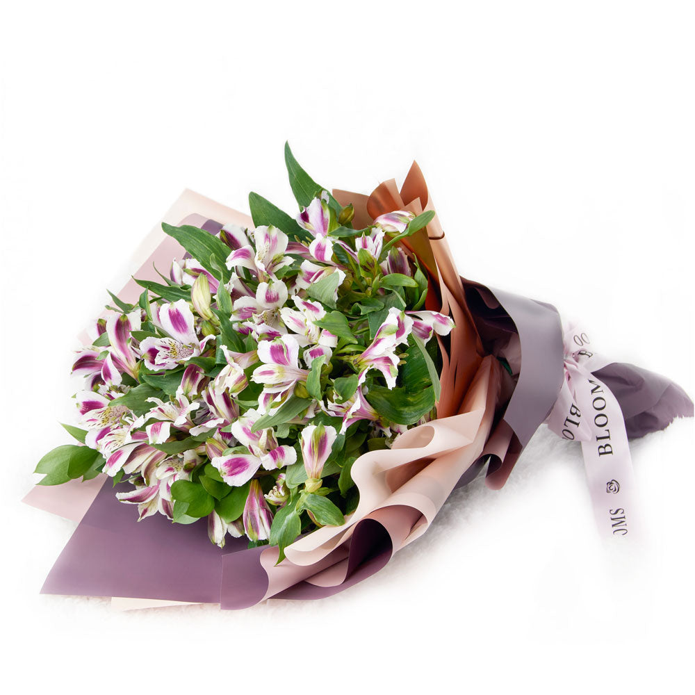 White lavender lily bouquet - Toronto Flower Gift - Same Day Toronto Delivery