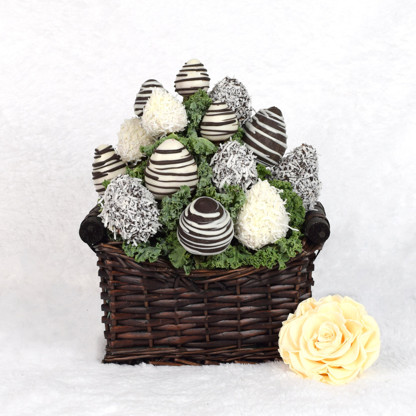 Valentine's Day Chocolate Dipped Strawberries Gift Basket
